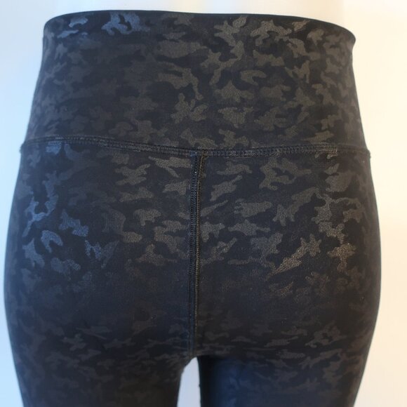 Womens Human Performance Engineering Black Camo Graphic Leggings M - Picture 8 of 12